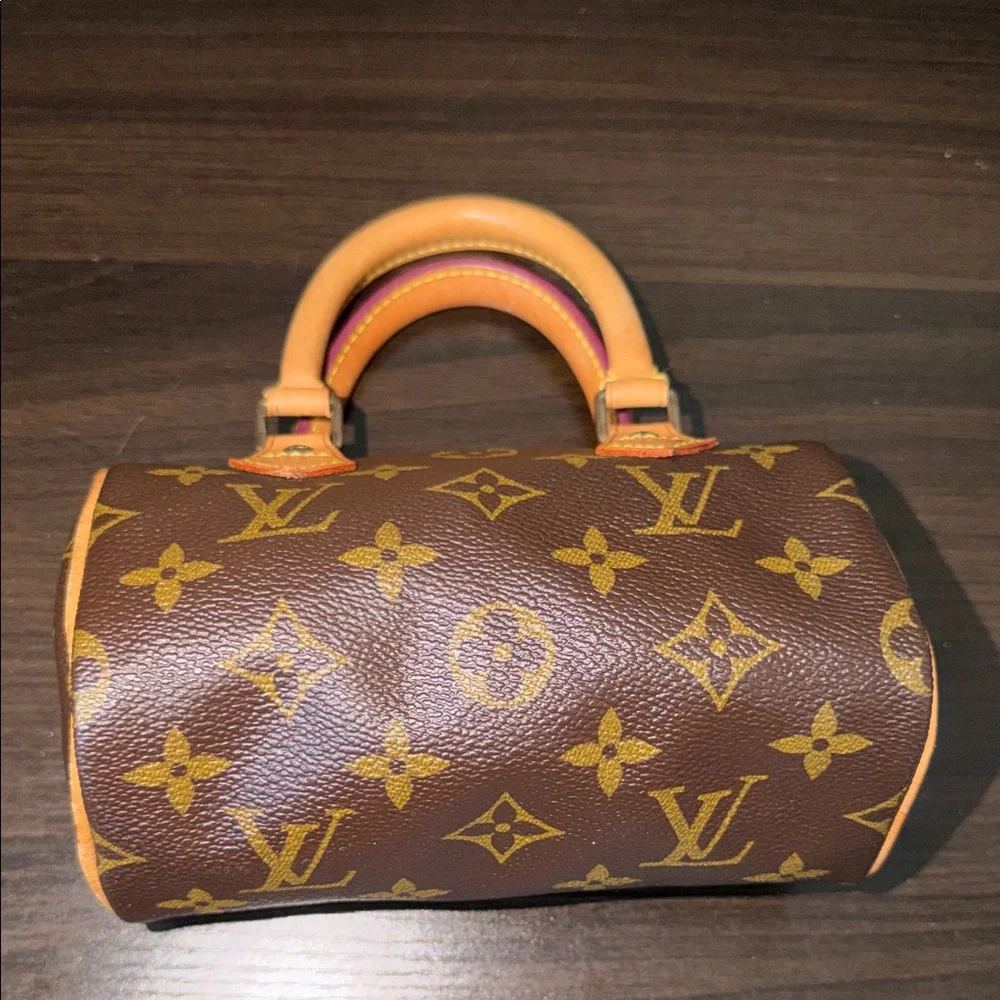 Louis Vuitton Nano Speedy
TH0945 - Picture 7 of 14